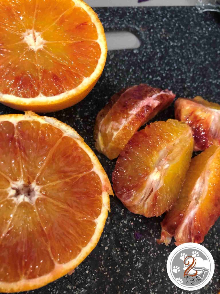 Insalata di cavolo viola, arance , mele e noci
