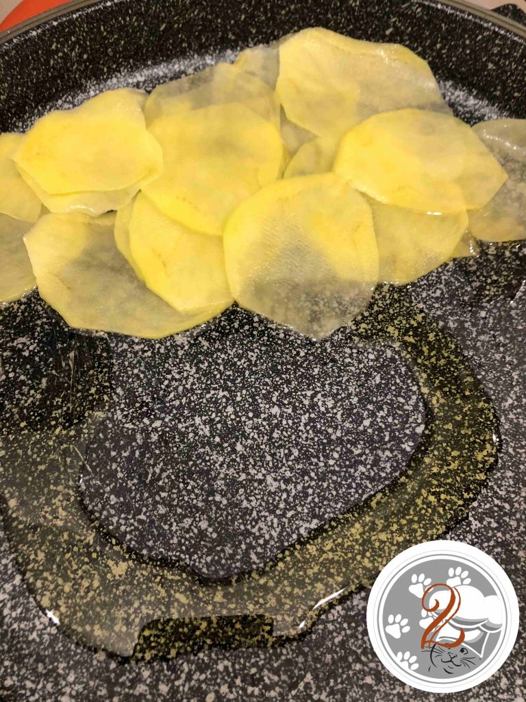 Filetti di passera  con patate e pomodorini  in padella