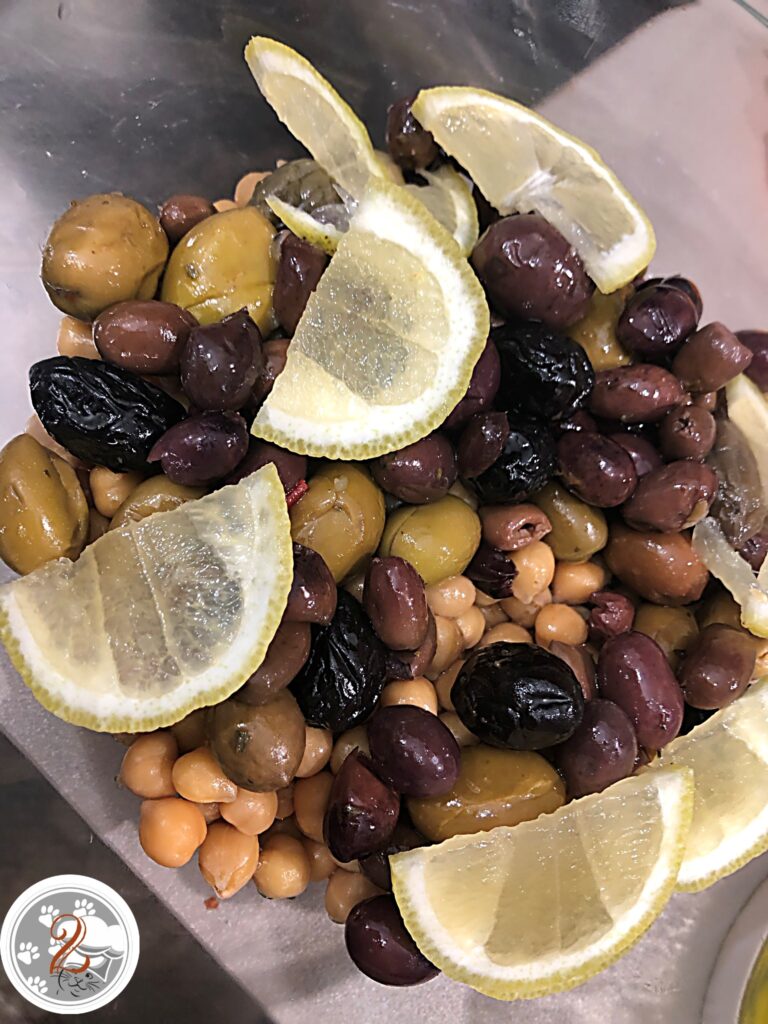 Insalata di ceci , menta e olive