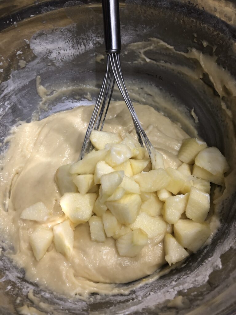 Plumcake alle mele e yogurt di vaniglia