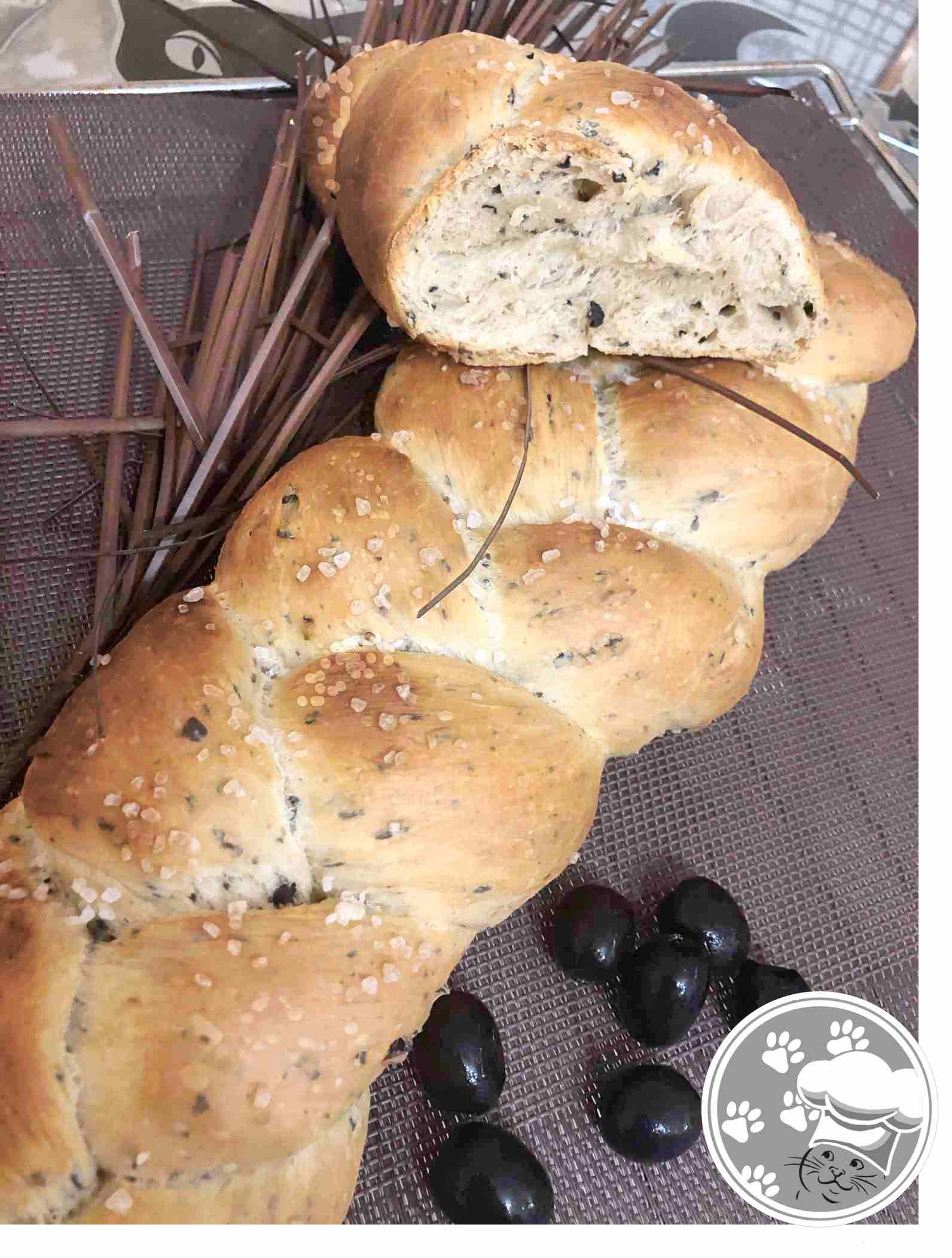 treccia di pane alle olive
