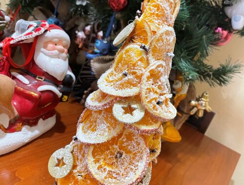 segnaposto di Natale con arance essiccate